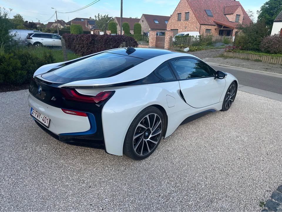 BMW I8 in Nieuwstraat!!!