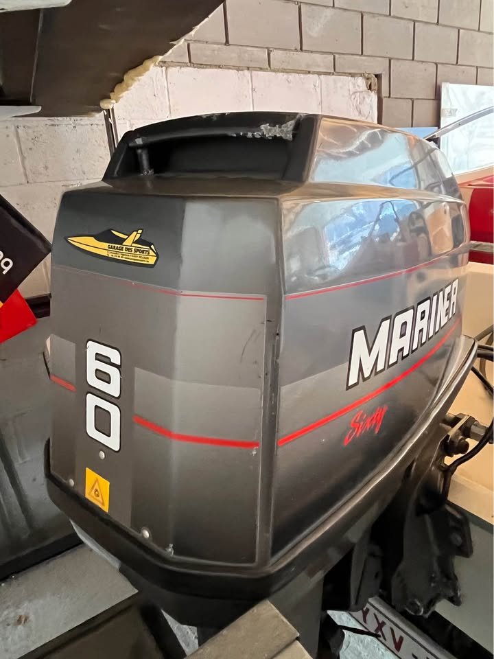Bateau à moteur