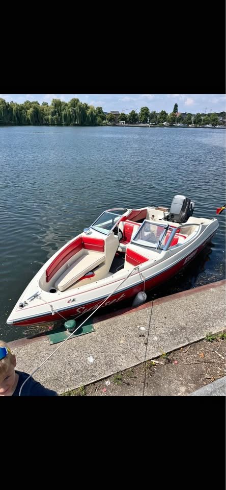 Bateau à moteur