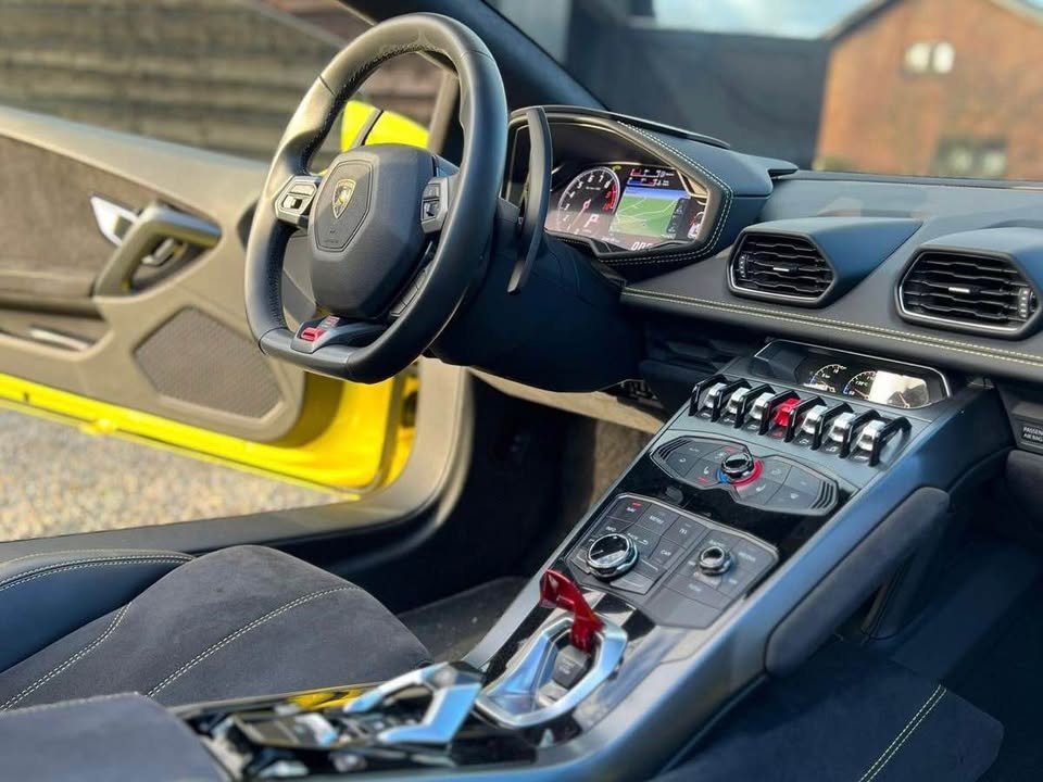 Lamborghini Huracan spyder couleur AD PERSONAM très rare état neuf